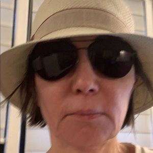 Meet your Posher, Anet